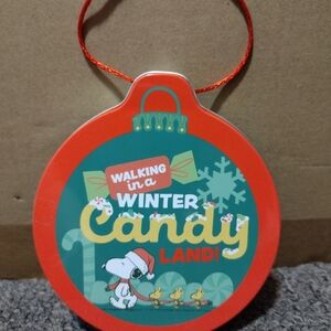 Peanuts Walking In A Winter Wonderland Collectible Metal Box With Gummies